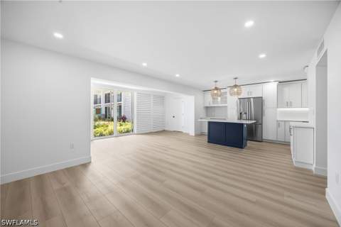 333 Harbour Dr 109, Naples FL - photo 16 of 37