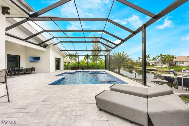 3 bedroom SingleFamilyResidence at 215 SE 28th Ter, Cape Coral, Cape Coral — photo 4