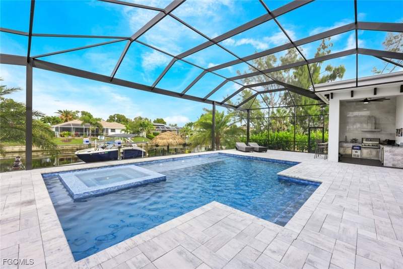 3 bedroom SingleFamilyResidence at 215 SE 28th Ter, Cape Coral, Cape Coral — photo 5