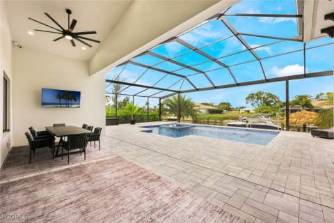 215 SE 28th Ter, Cape Coral FL - photo 9 of 33