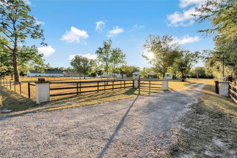 6 bedroom SingleFamilyResidence at 16321 Slater Rd, North Fort Myers, North Fort Myers — photo 3