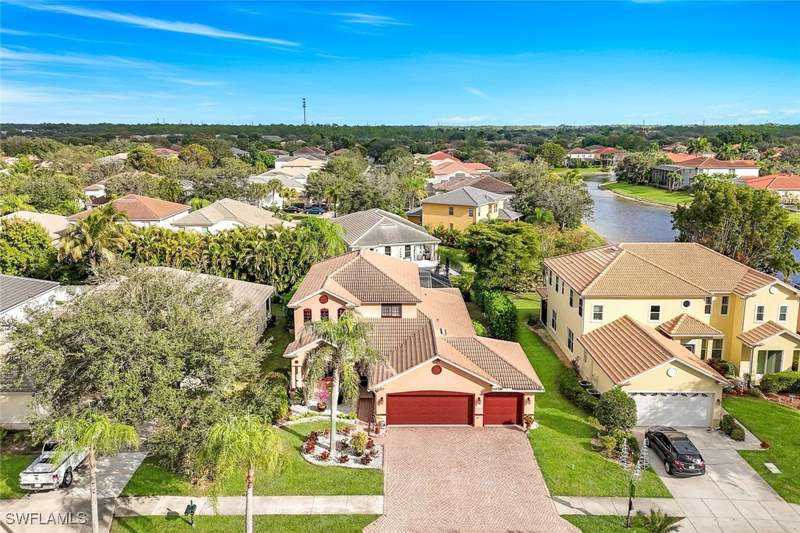 3 bedroom SingleFamilyResidence at 8493 Laurel Lakes Blvd, Laurel Lakes, Naples — photo 3