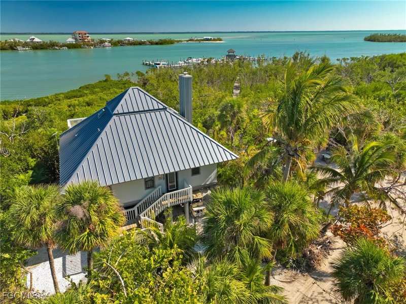 3 bedroom SingleFamilyResidence at 4490 Harbor Bend Dr, Safety Harbor Club, Upper Captiva — photo 1