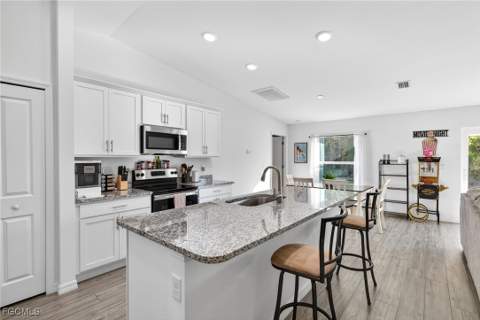 2517 NW 15th Pl, Cape Coral FL - photo 8 of 27