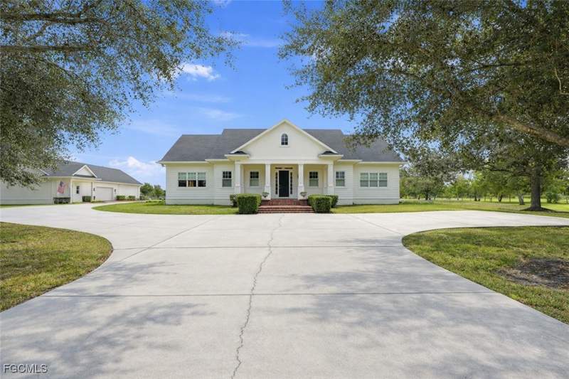 5 bedroom SingleFamilyResidence at 12201 Caisson Ln, Colonial Farms, Fort Myers — photo 2