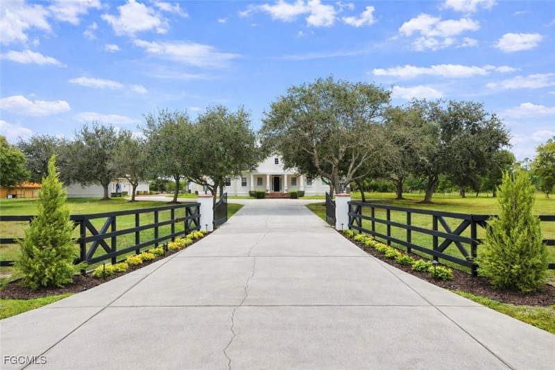 5 bedroom SingleFamilyResidence at 12201 Caisson Ln, Colonial Farms, Fort Myers — photo 5