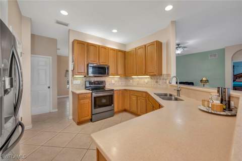 3685 Yosemite Ct, Naples FL - photo 7 of 21