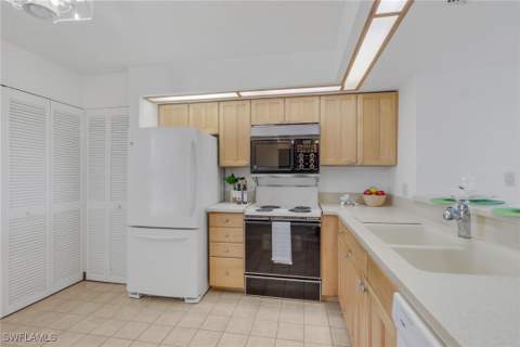 200 Stevens Landing Dr B202, Marco Island FL - photo 7 of 27