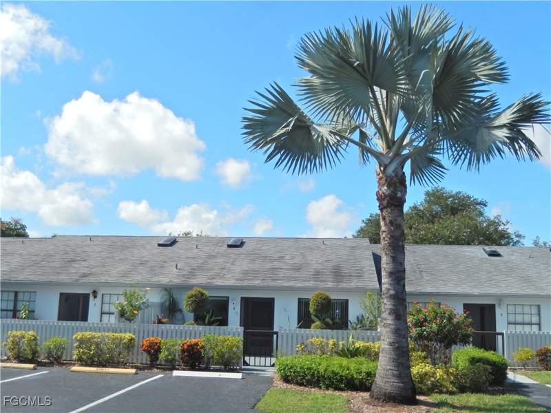 2 bedroom Attached at 9620 Villa Dr 4, Pine Ridge Of Fort Myers Village, Fort Myers — photo 2