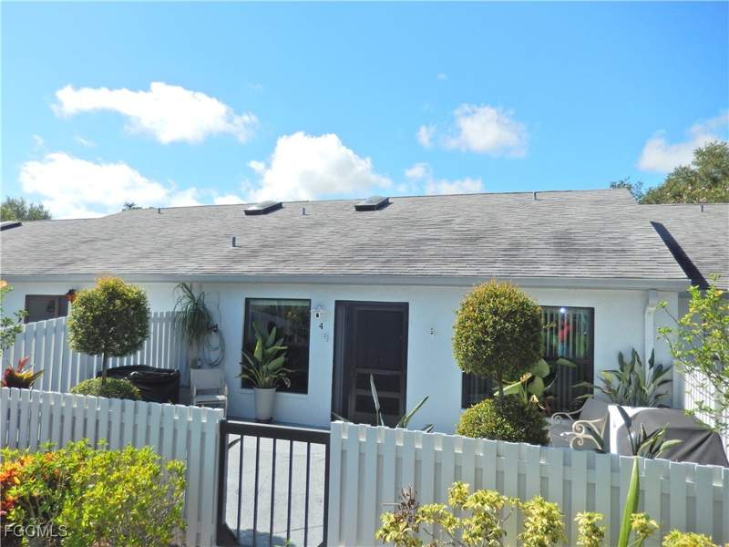 2 bedroom Attached at 9620 Villa Dr 4, Pine Ridge Of Fort Myers Village, Fort Myers — photo 3
