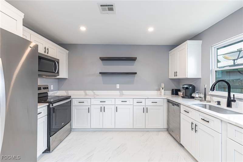 3 bedroom SingleFamilyResidence at 758 105th Ave N, Naples Park, Naples — photo 4