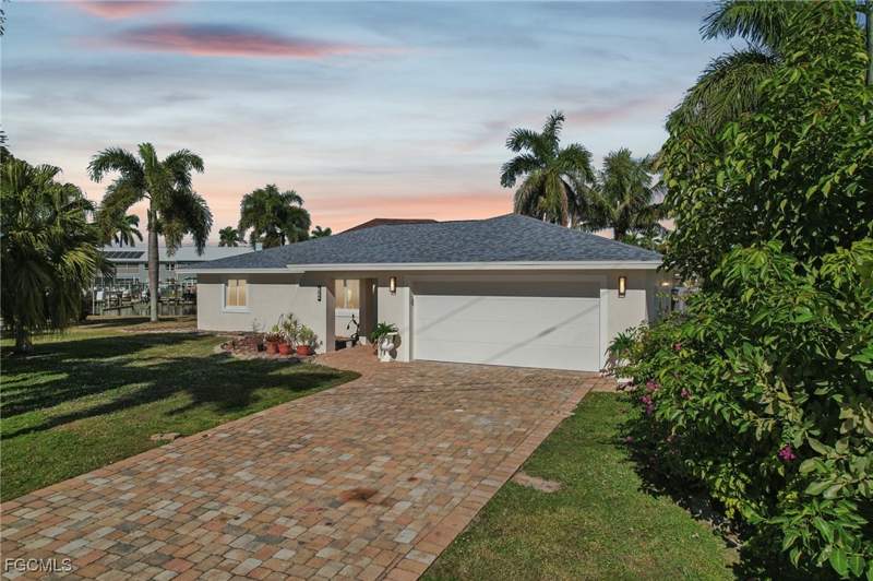 4 bedroom SingleFamilyResidence at 1819 SE 43rd St, Cape Coral, Cape Coral — photo 2