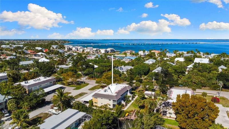 2 bedroom Condominium at 601 Periwinkle Way C-5, Captains Walk, Sanibel — photo 3