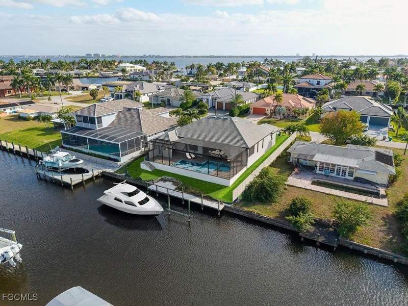4 bedroom SingleFamilyResidence at 131 SW 57th St, Cape Coral - Lee County Industrial Park, Cape Coral — photo 4