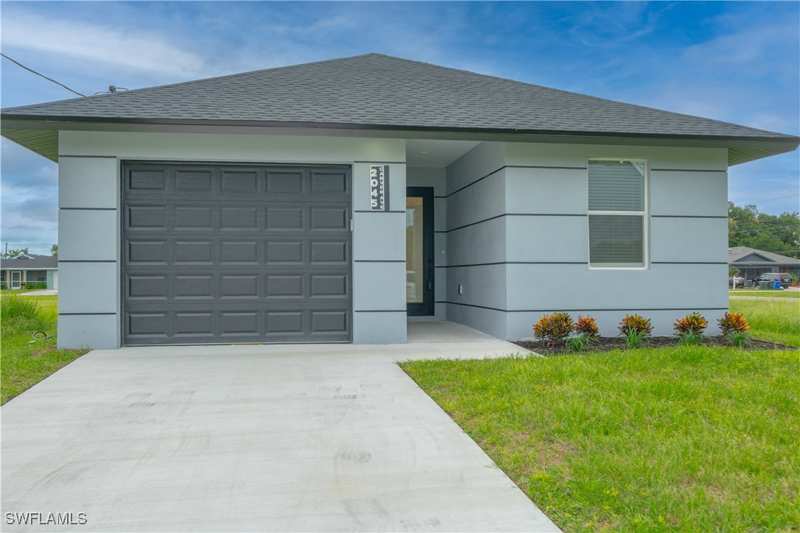 4 bedroom SingleFamilyResidence at 2045 Carver Ave, Carver Park, Fort Myers — photo 1