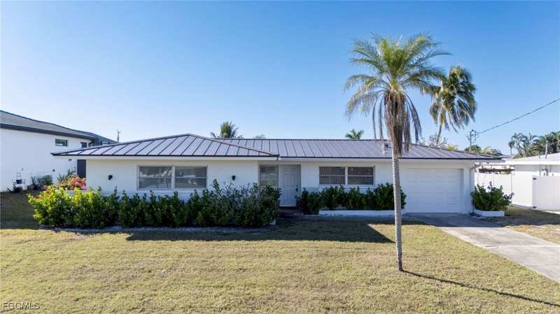 2 bedroom SingleFamilyResidence at 5256 Willow Ct, Cape Coral, Cape Coral — photo 1
