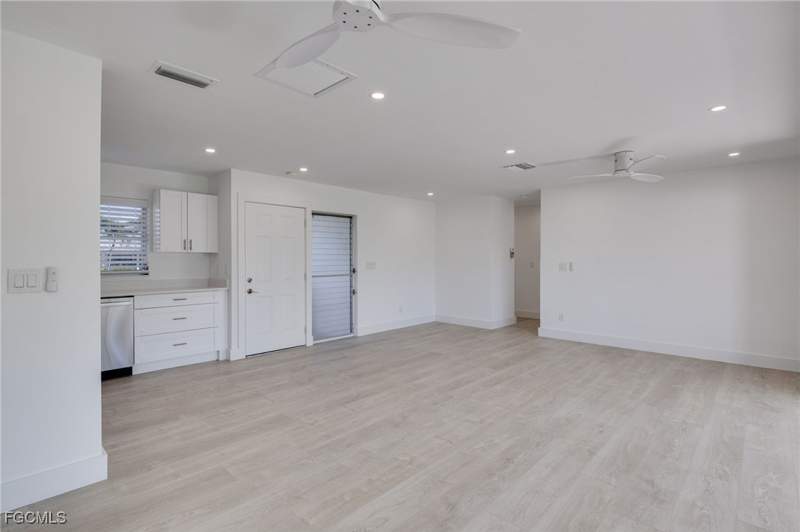 2 bedroom SingleFamilyResidence at 5256 Willow Ct, Cape Coral, Cape Coral — photo 4