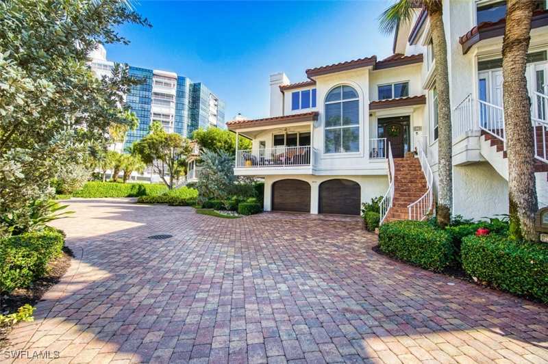 4 bedroom Attached at 4717 Villa Mare Ln 26-15, Villa Mare, Naples — photo 1