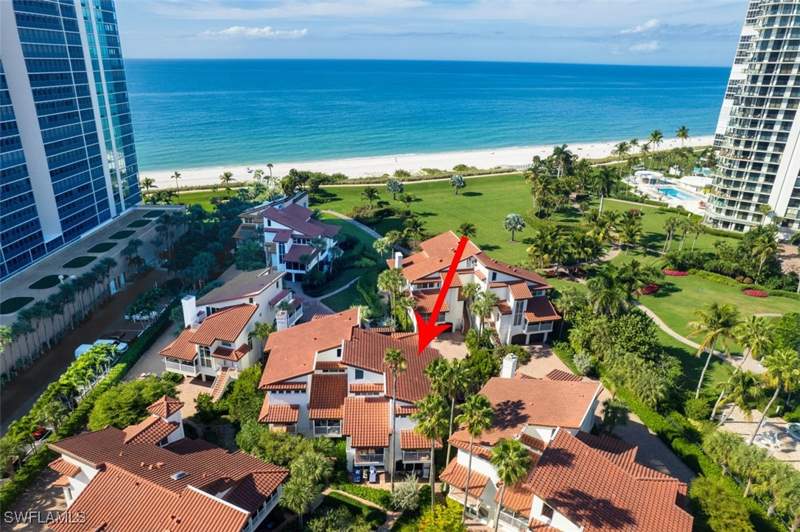 4 bedroom Attached at 4717 Villa Mare Ln 26-15, Villa Mare, Naples — photo 3