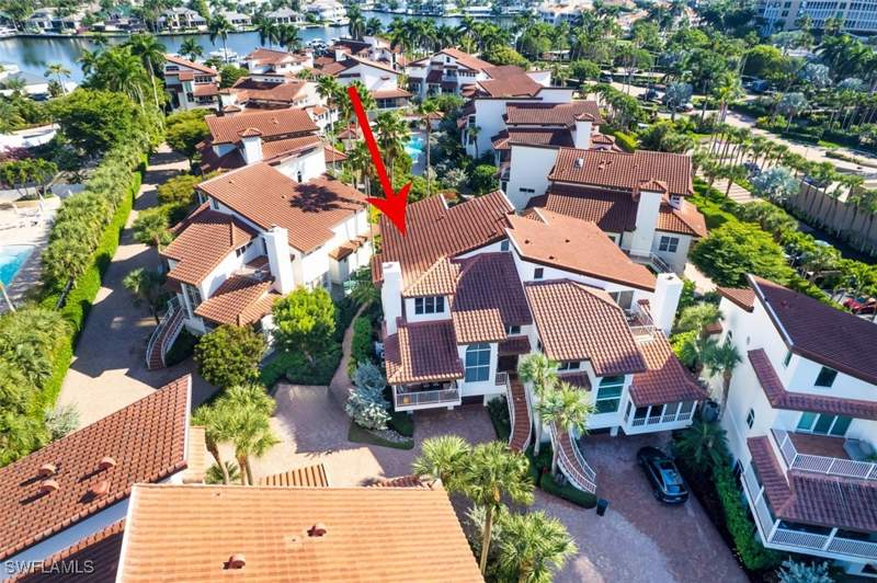 4 bedroom Attached at 4717 Villa Mare Ln 26-15, Villa Mare, Naples — photo 4
