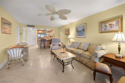 41 High Point Cir S 107, Naples FL - photo 8 of 32
