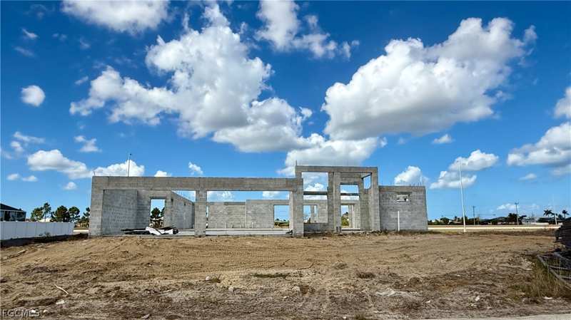 3 bedroom SingleFamilyResidence at 324 NW 31st Pl, Cape Coral, Cape Coral — photo 1