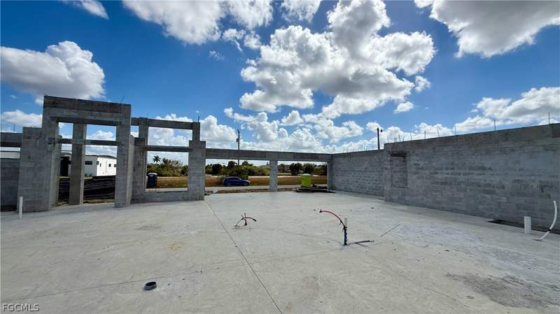 3 bedroom SingleFamilyResidence at 324 NW 31st Pl, Cape Coral, Cape Coral — photo 5