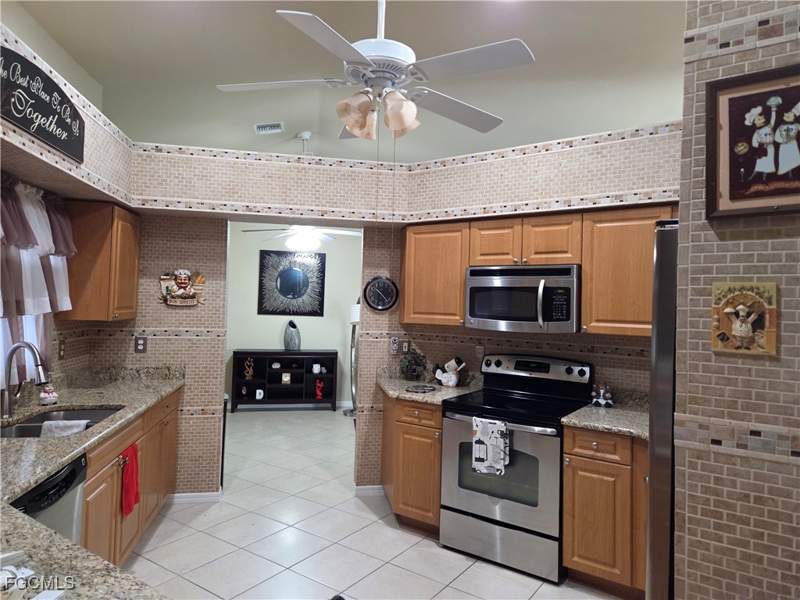 3 bedroom SingleFamilyResidence at 1725 SW 49th Ln, Cape Coral, Cape Coral — photo 5