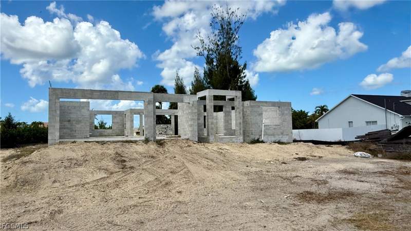 4 bedroom SingleFamilyResidence at 2310 NW 35th Pl, Cape Coral, Cape Coral — photo 2