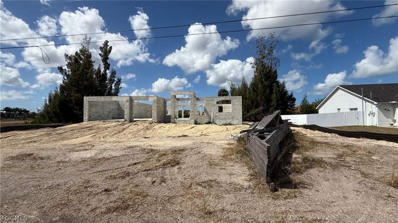 4 bedroom SingleFamilyResidence at 2310 NW 35th Pl, Cape Coral, Cape Coral — photo 3