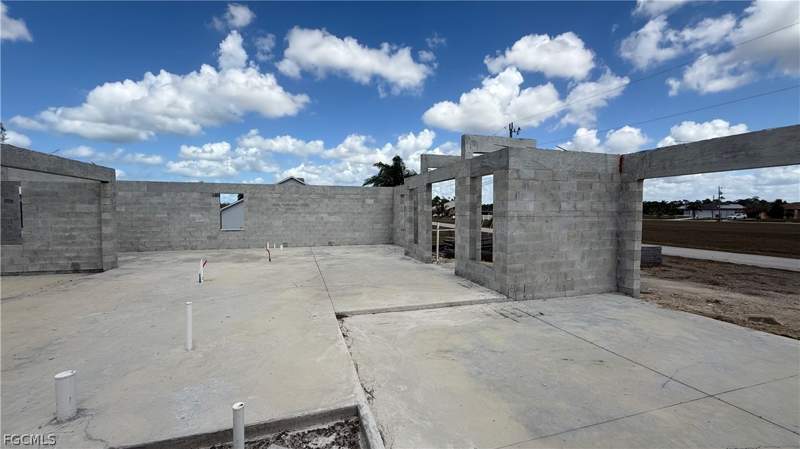 4 bedroom SingleFamilyResidence at 2310 NW 35th Pl, Cape Coral, Cape Coral — photo 4