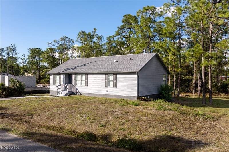3 bedroom SingleFamilyResidence at 1505 E 15th St, Lehigh Acres, Lehigh Acres — photo 2