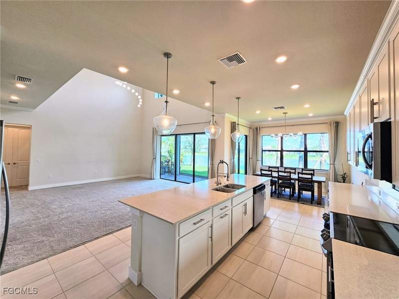 4 bedroom SingleFamilyResidence at 4308 Arlington Dr, Avalon Park, Ave Maria — photo 4