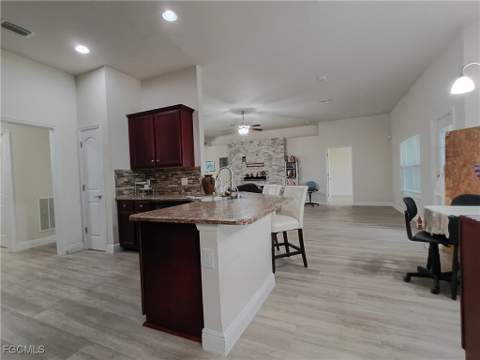 1426 NE 5th Pl, Cape Coral FL - photo 13 of 41