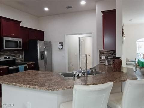 1426 NE 5th Pl, Cape Coral FL - photo 16 of 41