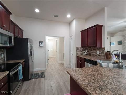 1426 NE 5th Pl, Cape Coral FL - photo 18 of 41