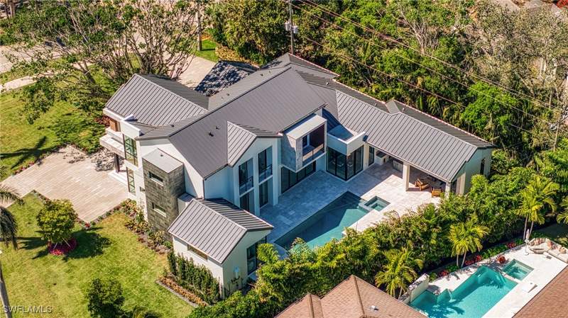 4 bedroom SingleFamilyResidence at 1800 Crayton Rd, Coquina Sands, Naples — photo 3