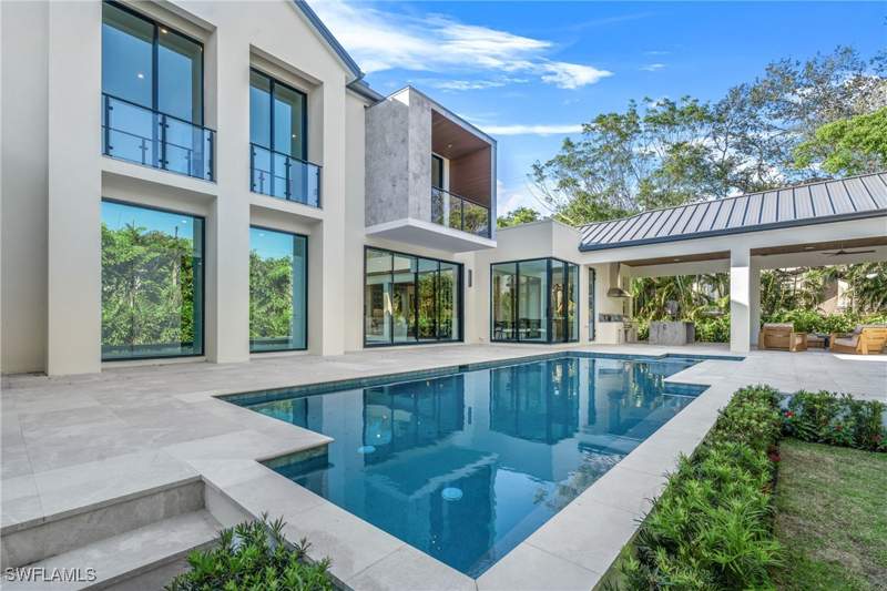 4 bedroom SingleFamilyResidence at 1800 Crayton Rd, Coquina Sands, Naples — photo 4