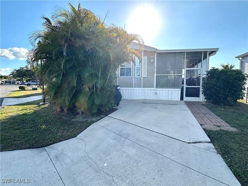 1 bedroom ManufacturedHome at 20180 Ponce De Leon Dr, Riverwoods Plantation, Estero — photo 5