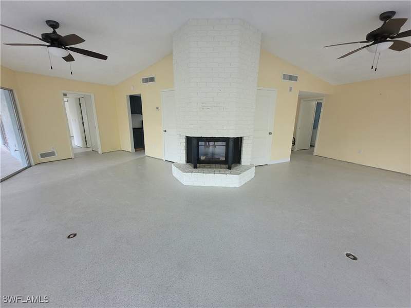 2 bedroom SingleFamilyResidence at 10131 Main Dr, Nuttinglikit Grove, Bonita Springs — photo 5