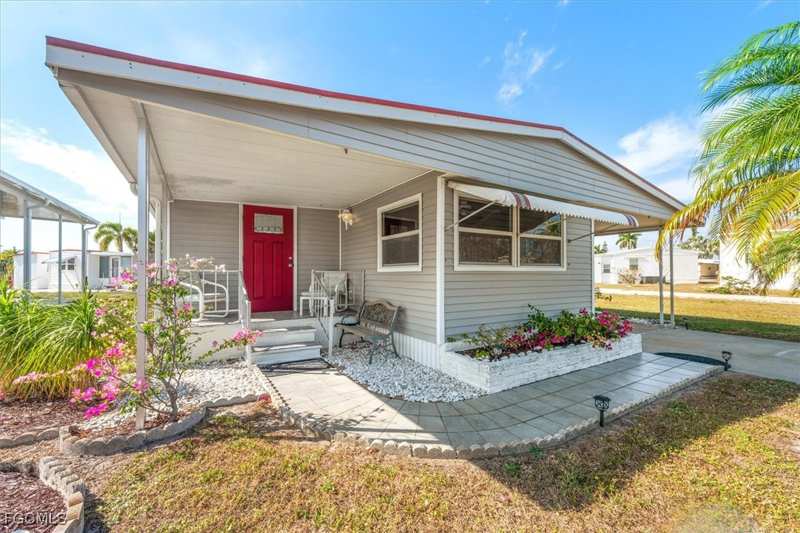 2 bedroom ManufacturedHome at 67 Percy St, Thunderbird Mobile Homes, Fort Myers — photo 1