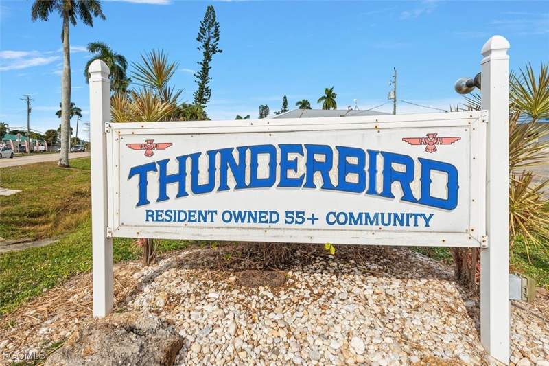 2 bedroom ManufacturedHome at 67 Percy St, Thunderbird Mobile Homes, Fort Myers — photo 2