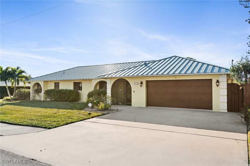 3 bedroom SingleFamilyResidence at 595 103rd Ave N, Naples Park, Naples — photo 1