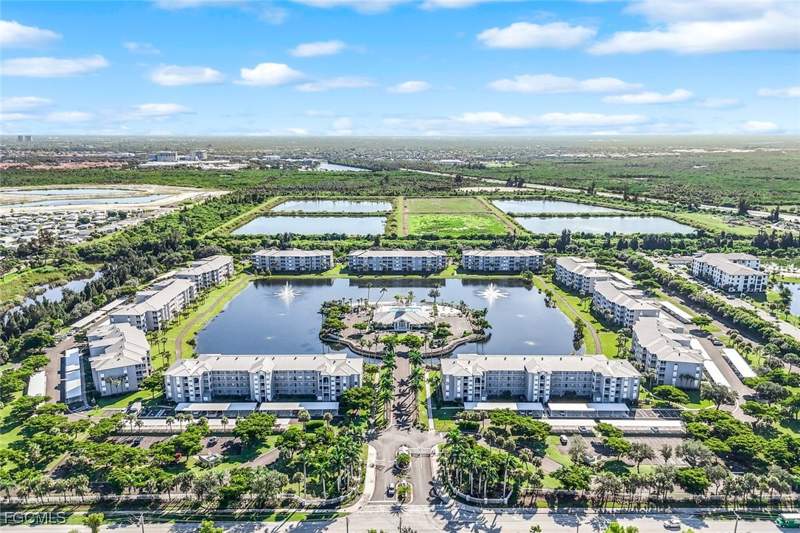 2 bedroom Condominium at 16625 Lake Circle Dr 518, Heritage Pointe, Fort Myers — photo 2