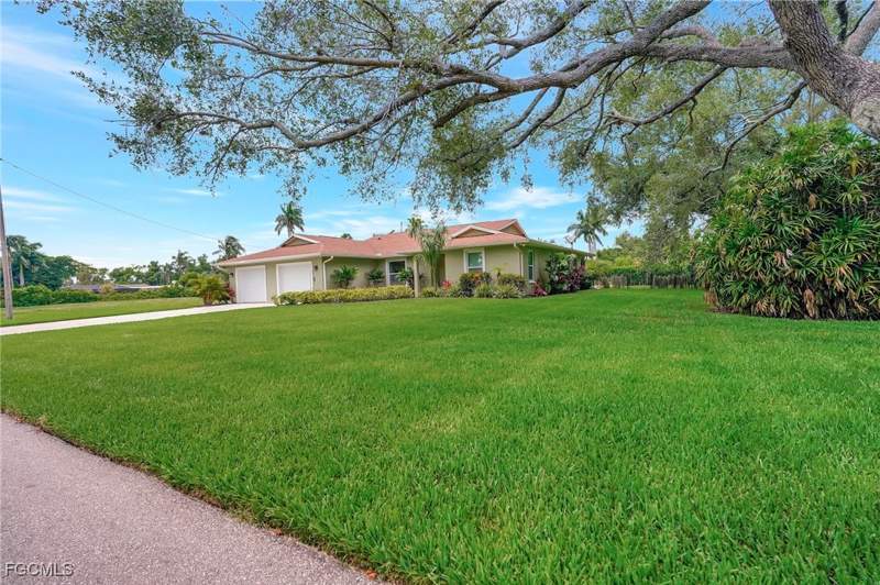 3 bedroom SingleFamilyResidence at 787 Overriver Dr, Overiver Shores, North Fort Myers — photo 2