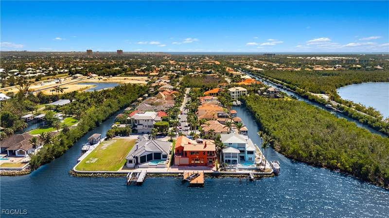 4 bedroom SingleFamilyResidence at 15400 Catalpa Cove Ln, Catalpa Pointe, Fort Myers — photo 2