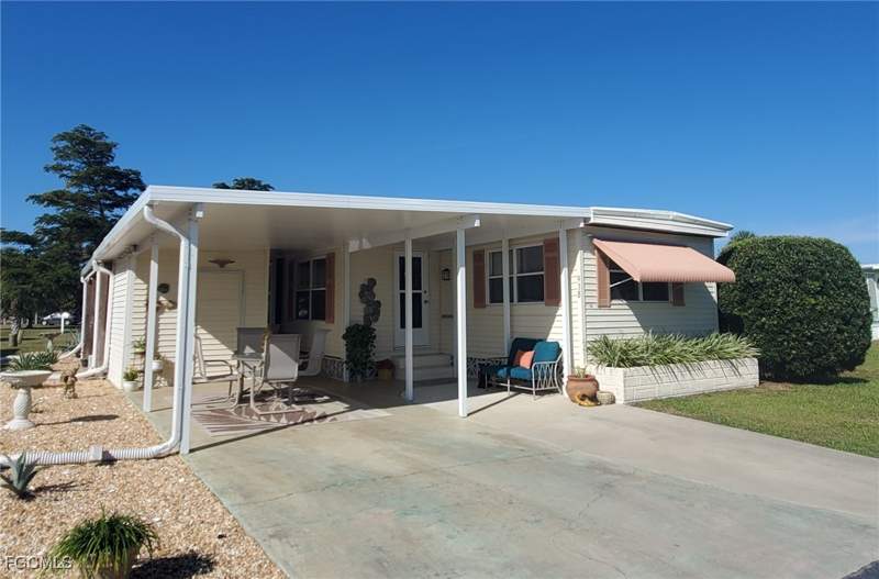 2 bedroom ManufacturedHome at 938 Lazy Ln, Lazy Days Mobile Village, North Fort Myers — photo 3
