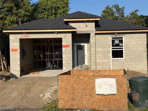 211 Charlotte Ave, Fort Myers FL - photo 6 of 14