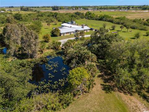 1085 West Ave, Moore Haven FL - photo 10 of 48