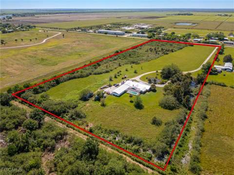 1085 West Ave, Moore Haven FL - photo 17 of 48